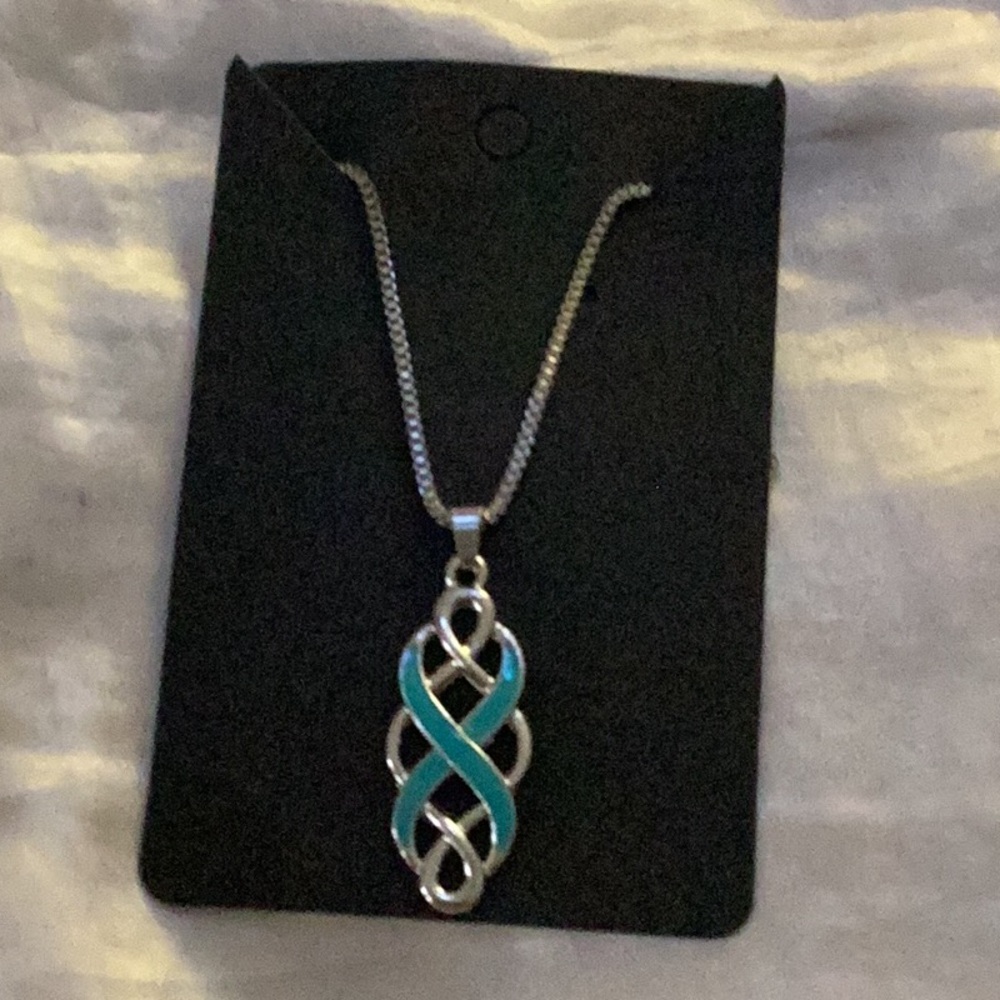 💙New Unique Necklace Makes the Perfect Gift 💙